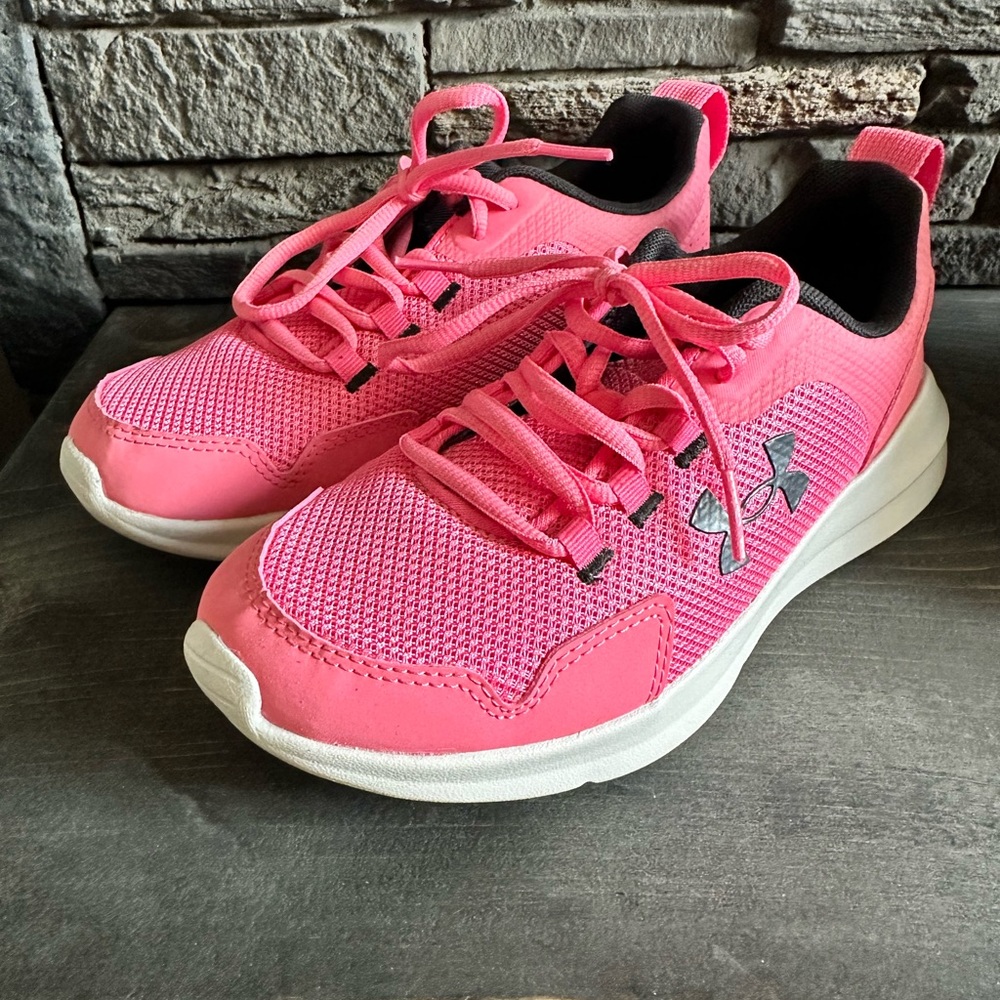 🎈Host Pick🎈 Under Armour ladies pretty pink sneakers 👟 - Picture 3 of 6